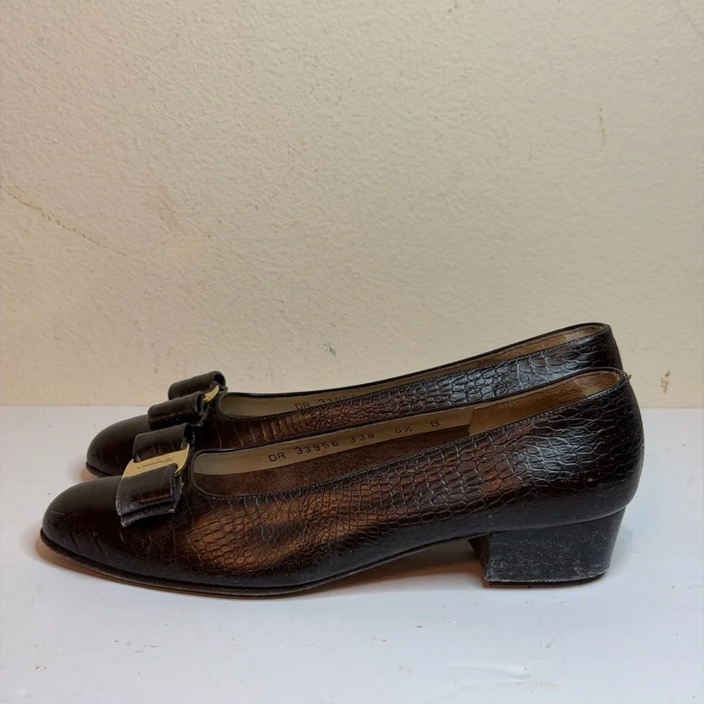 Salvatore Ferragamo Vara Bow Dark Brown Pumps Crocodile-Embossed Leather